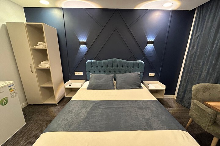Room 8 of 32
