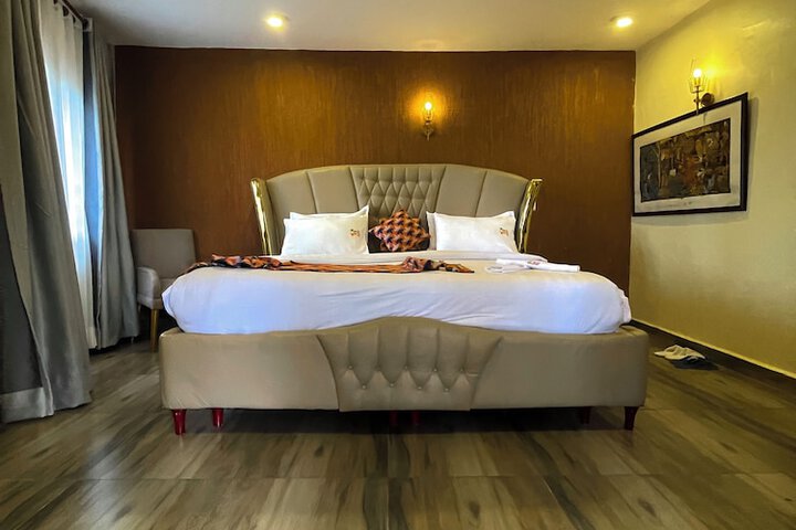 Room 8 of 43