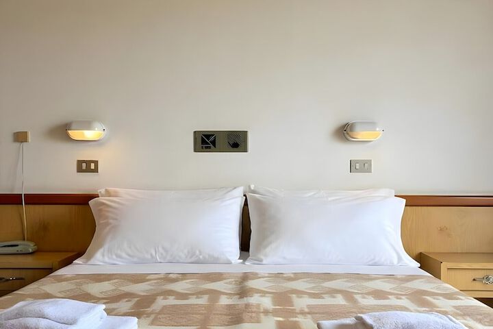 Room 8 of 27
