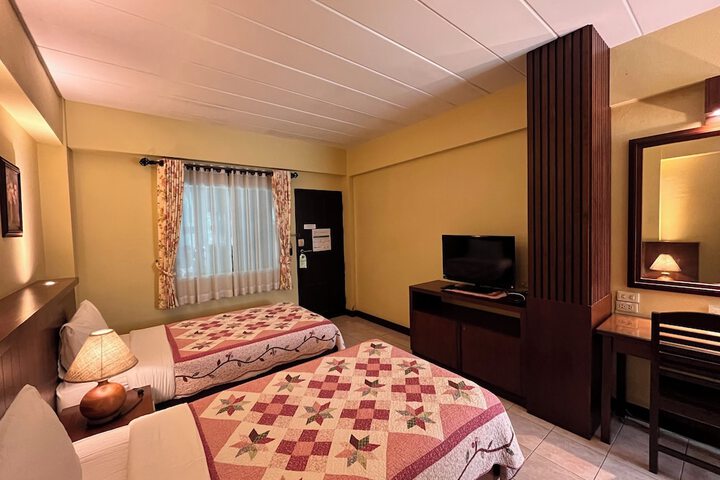 Room 26 of 80