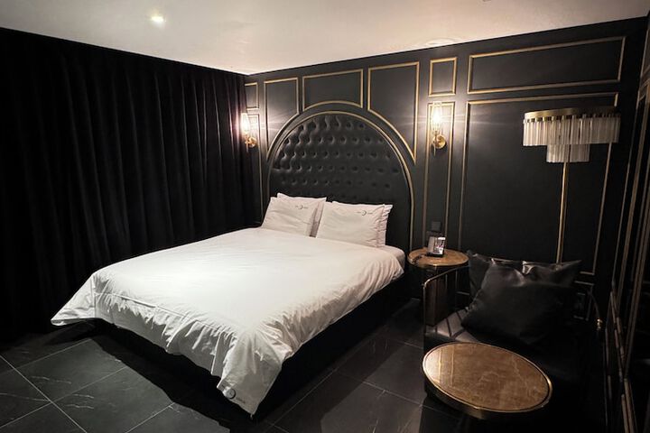 Room 5 of 34