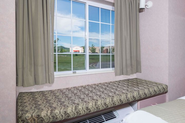 1 Queen Bed (8 of 19)