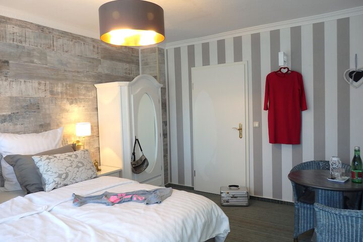 Room 7 of 77