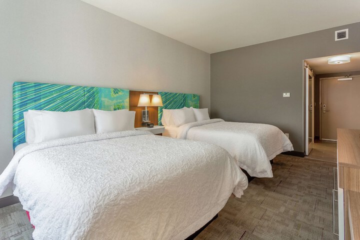 2 Queen Beds Hearing Accessible (4 of 6)