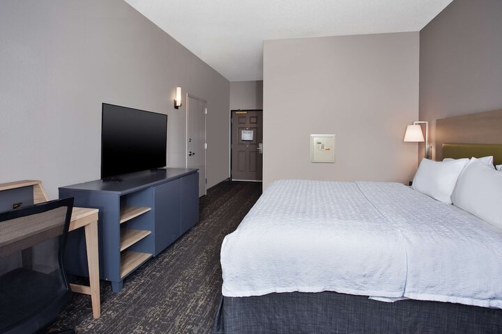 Room 12 of 50