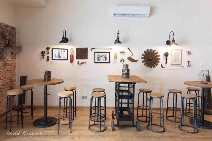 Lounge 112 of 158