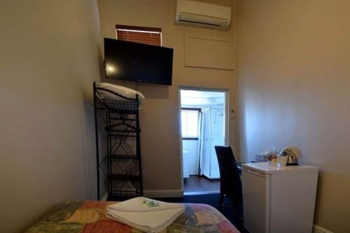 Room 44 of 98