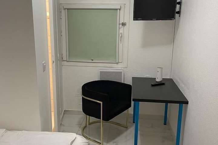 Room 7 of 11