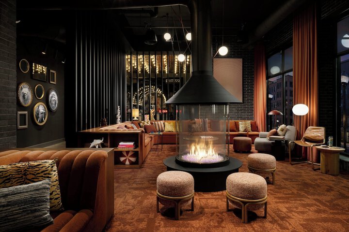 Lobby lounge