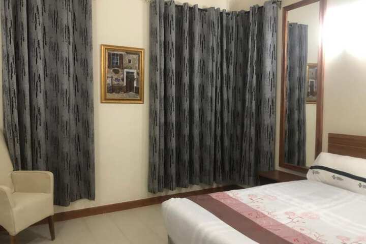 Room 8 of 33