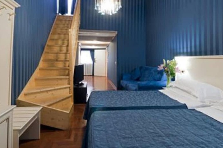 Room 32 of 63