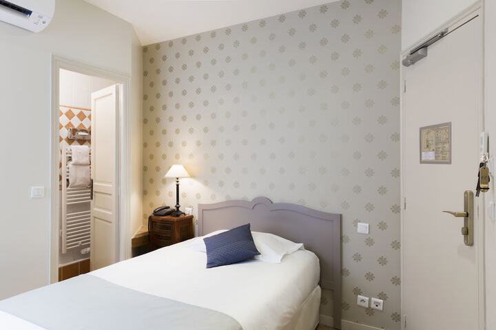 Room 10 of 25