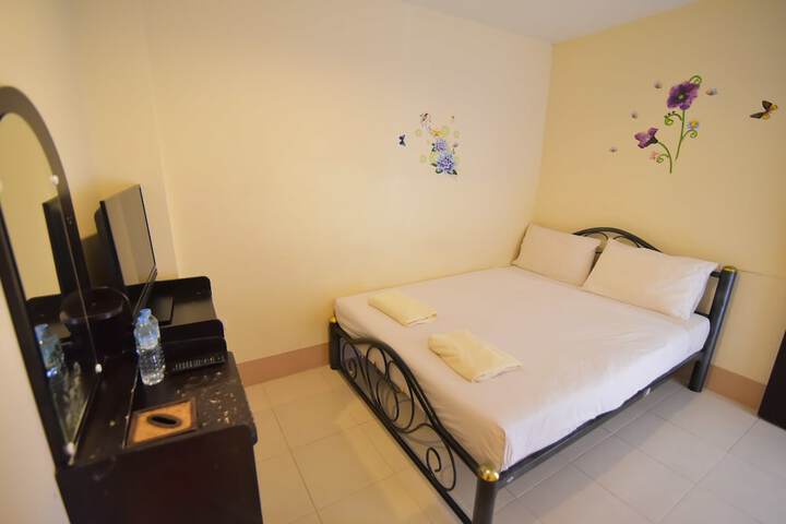 Room 11 of 28