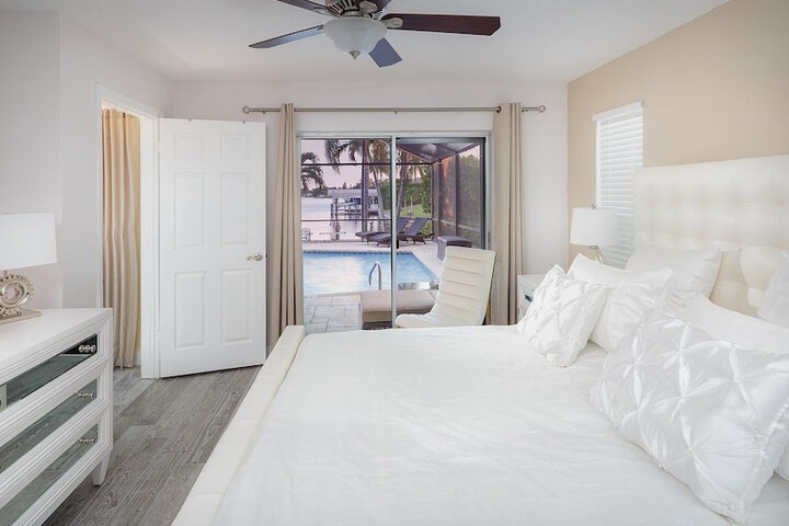 Room 4 of 25