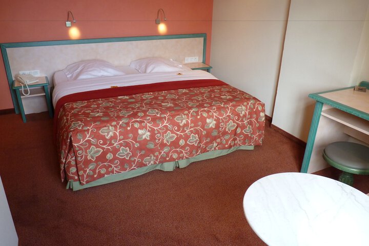 Room 3 of 31