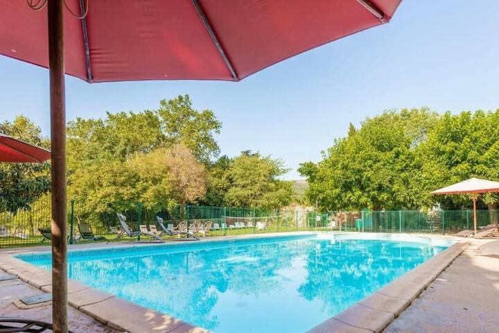 Pool 10 of 24
