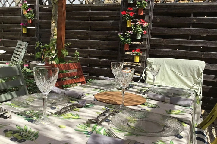 Dining 15 of 19