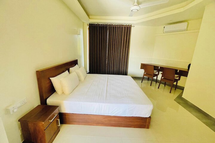 Room 16 of 34