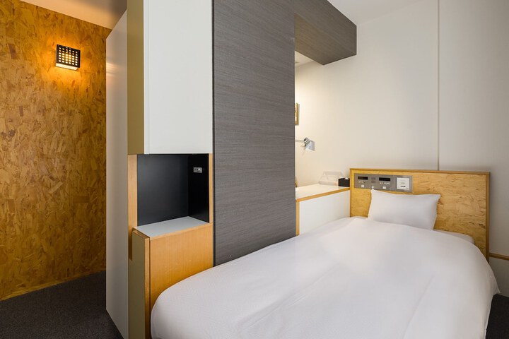 Room 3 of 15