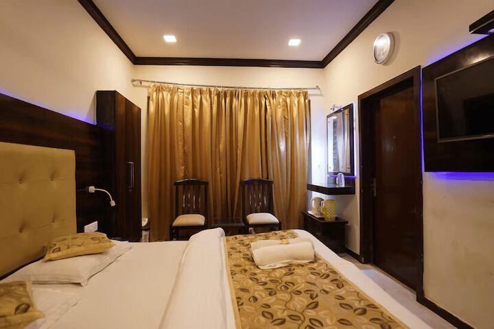 Room 13 of 27