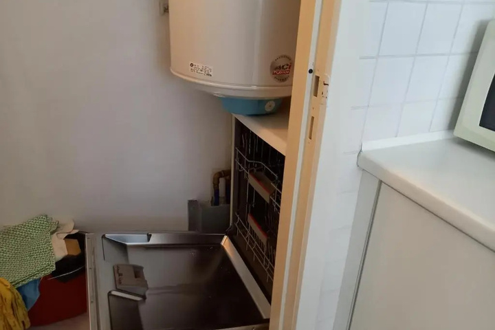 Room 5 of 12