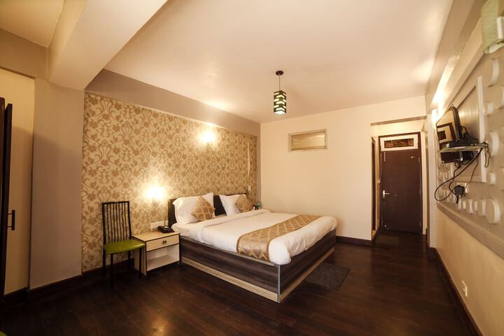 Room 12 of 32