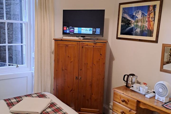 Room 4 of 22