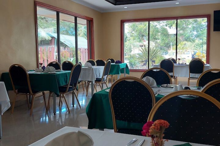 Dining 16 of 20