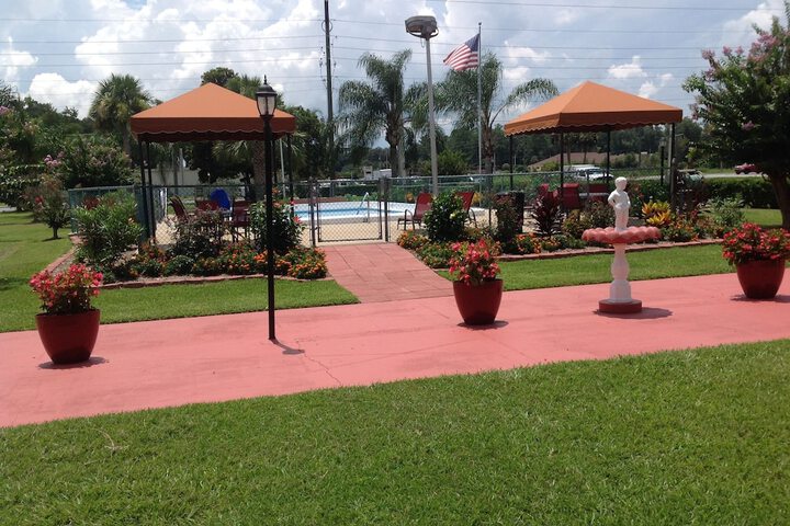 Property Grounds 18 of 38