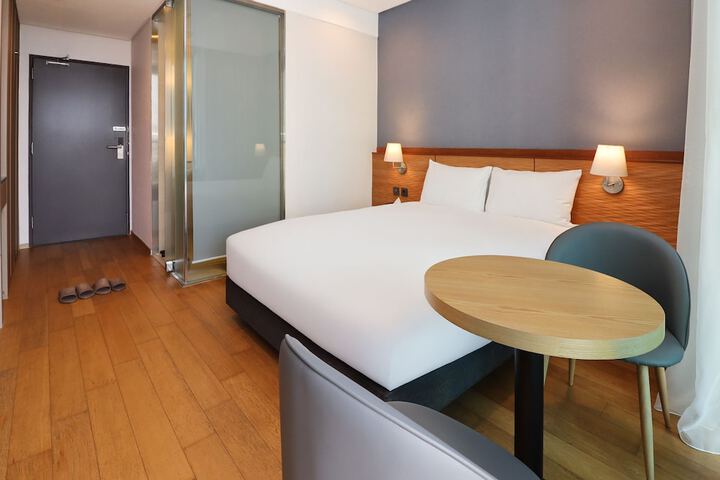 Room 3 of 48