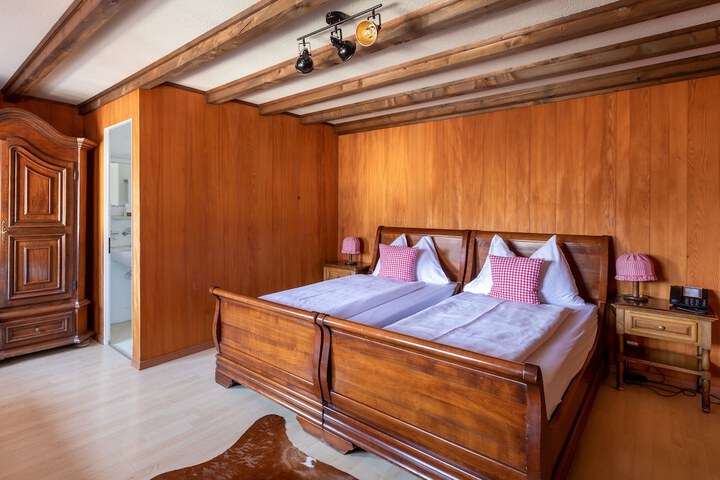 Room 10 of 49