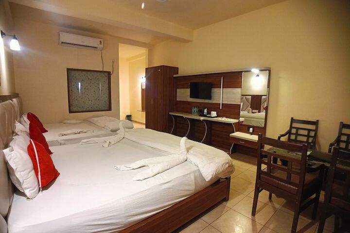 Room 32 of 80