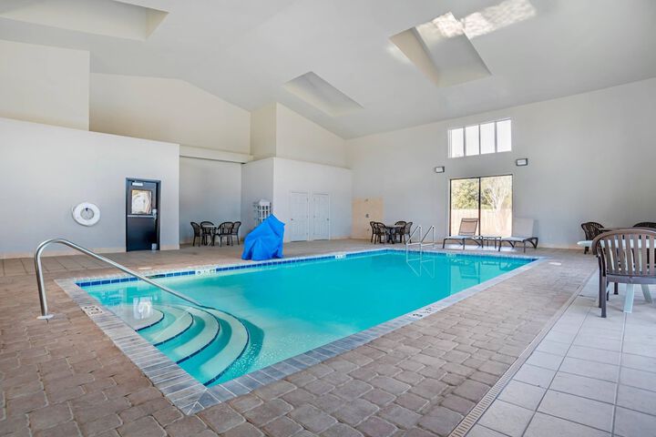 Hotel Pool