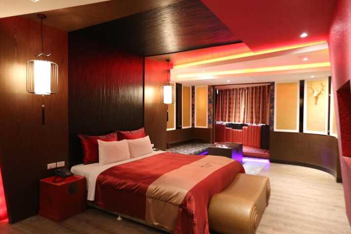 Room 28 of 70