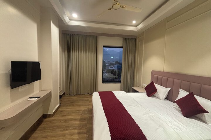 Room 11 of 30