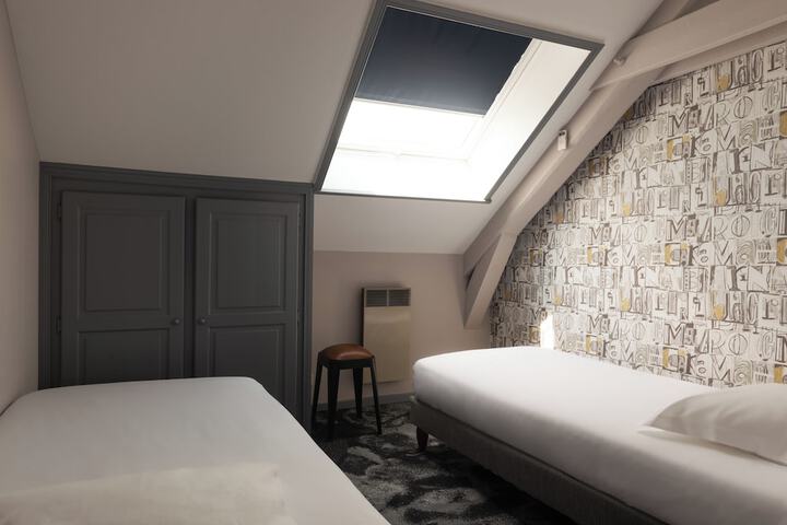 Room 16 of 38