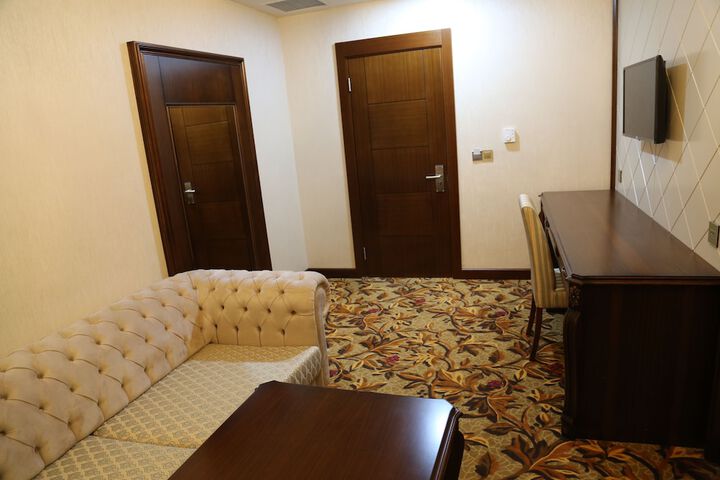 Room 11 of 41