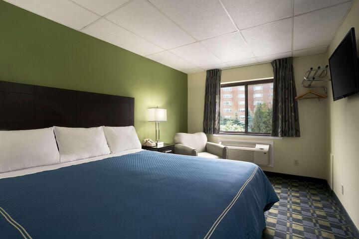 1 King Bed (1 of 10)