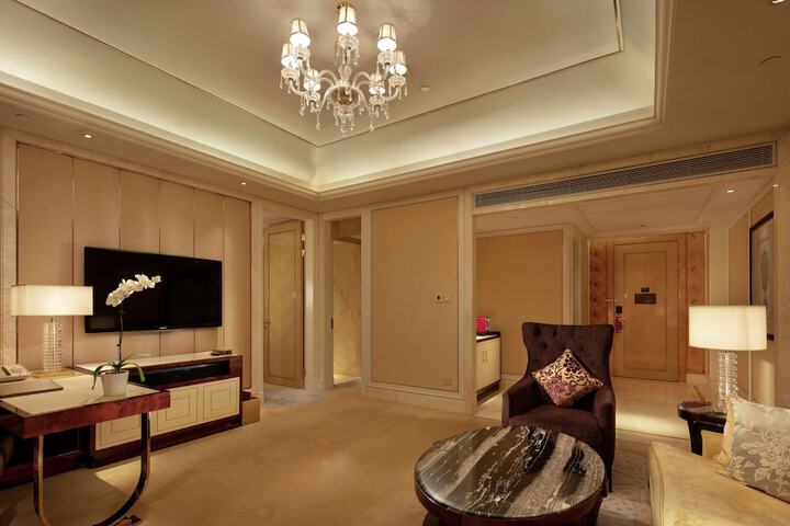 Room 19 of 68