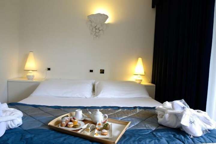 Room 6 of 41