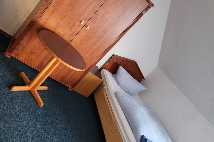 Room 11 of 21
