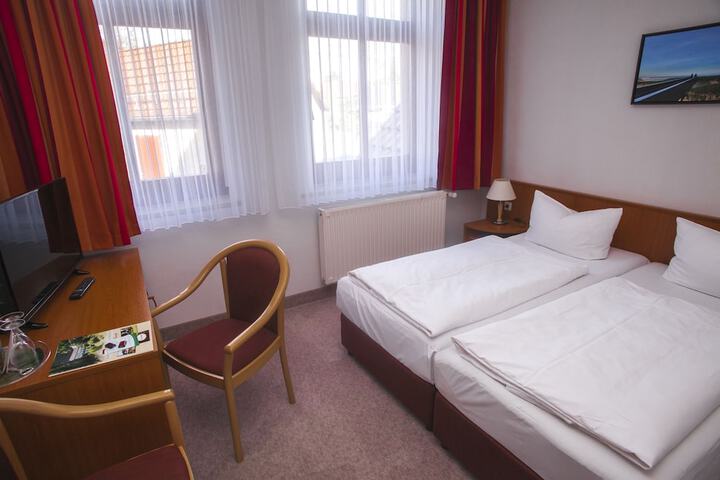 Room 4 of 36