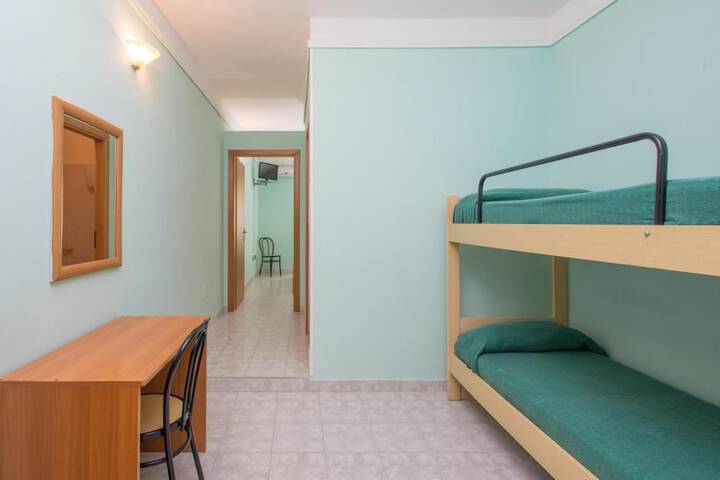 Room 5 of 89