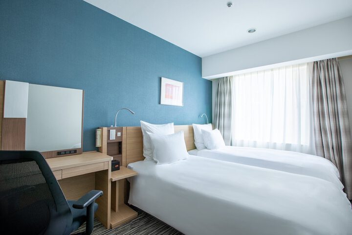 Room 18 of 237