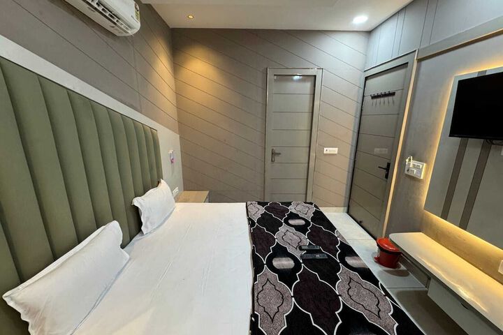 Room 17 of 26