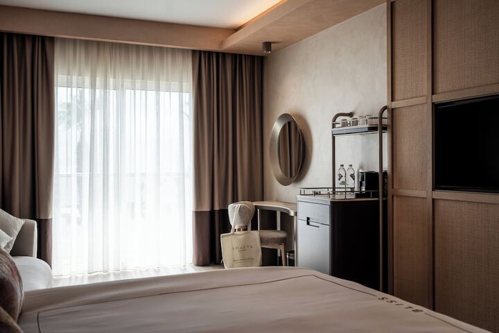 Room 46 of 122