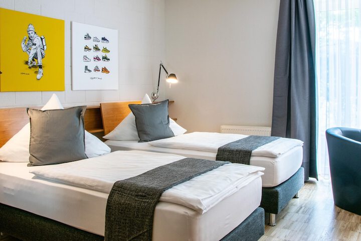 Room 2 of 39