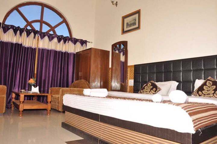 Room 4 of 5