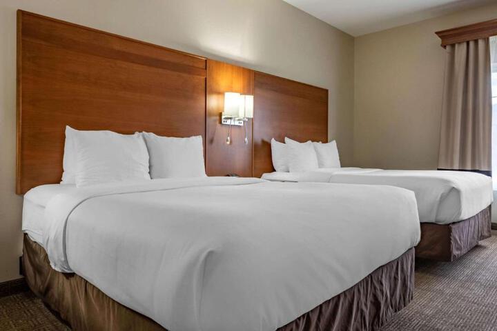 1 King Bed Suite (38 of 43)