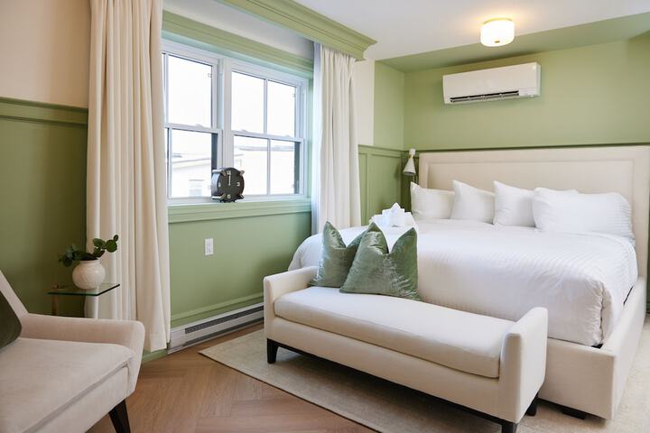 Grand Room 1 King Bed Balcony City View (39 of 48)